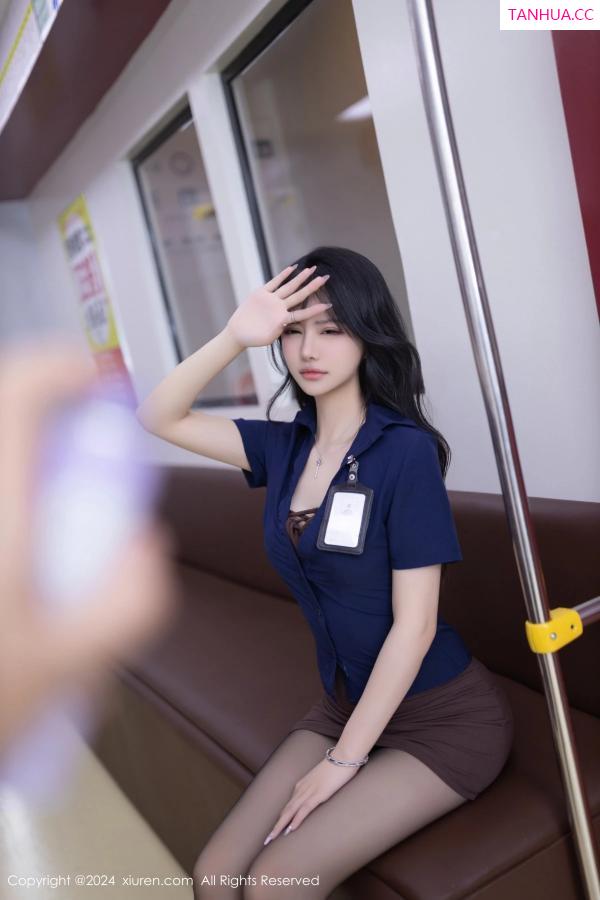   [XiuRen]高清写真图 2024.03.01 No.8167 幼幼 黑丝美腿第14张图片